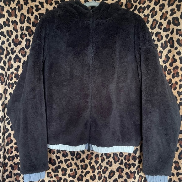 Victoria’s Secret Pink Reversible Sherpa(M) - Picture 2 of 2